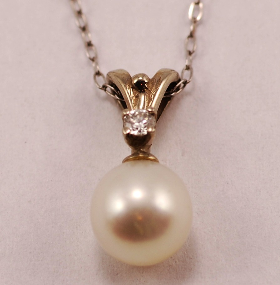 pearl pendant & chain