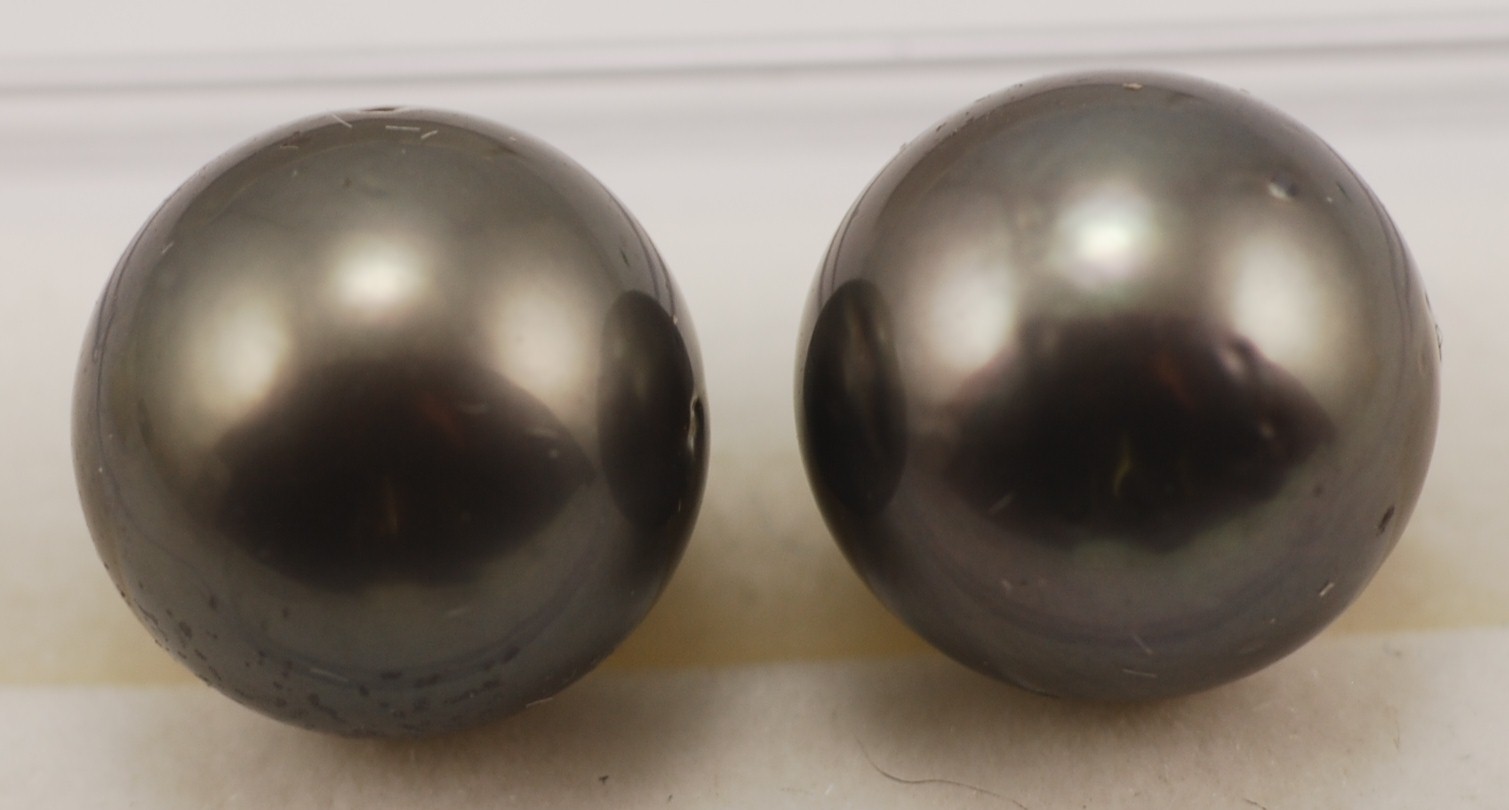 black tahitial pearls