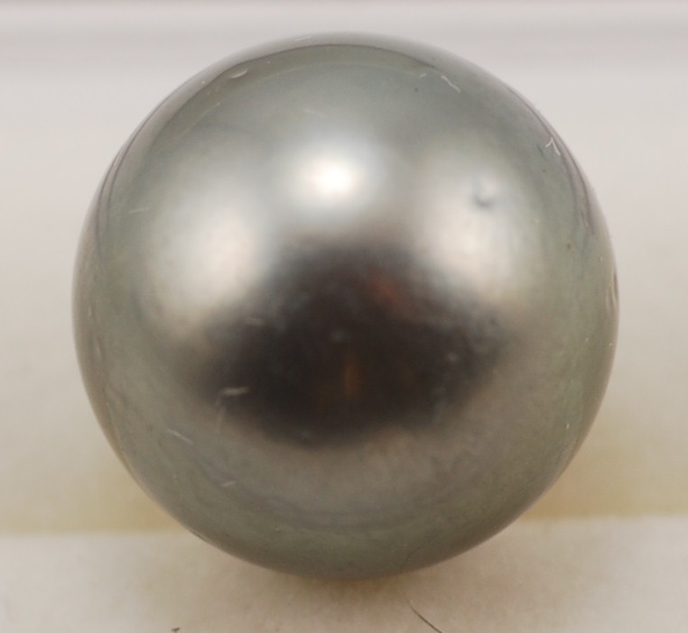 silver tahitial pearl